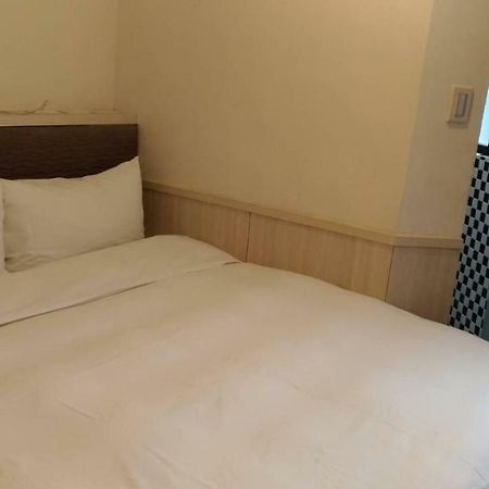 Galaxy Mini Inn Тайбэй Экстерьер фото