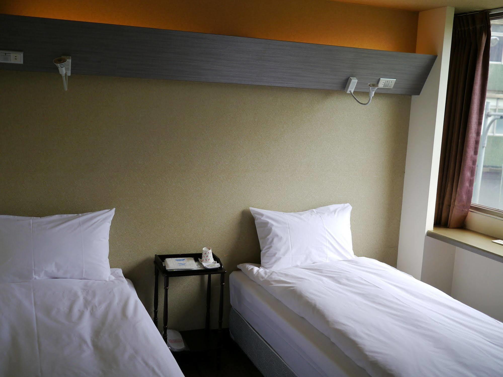 Galaxy Mini Inn Тайбэй Экстерьер фото