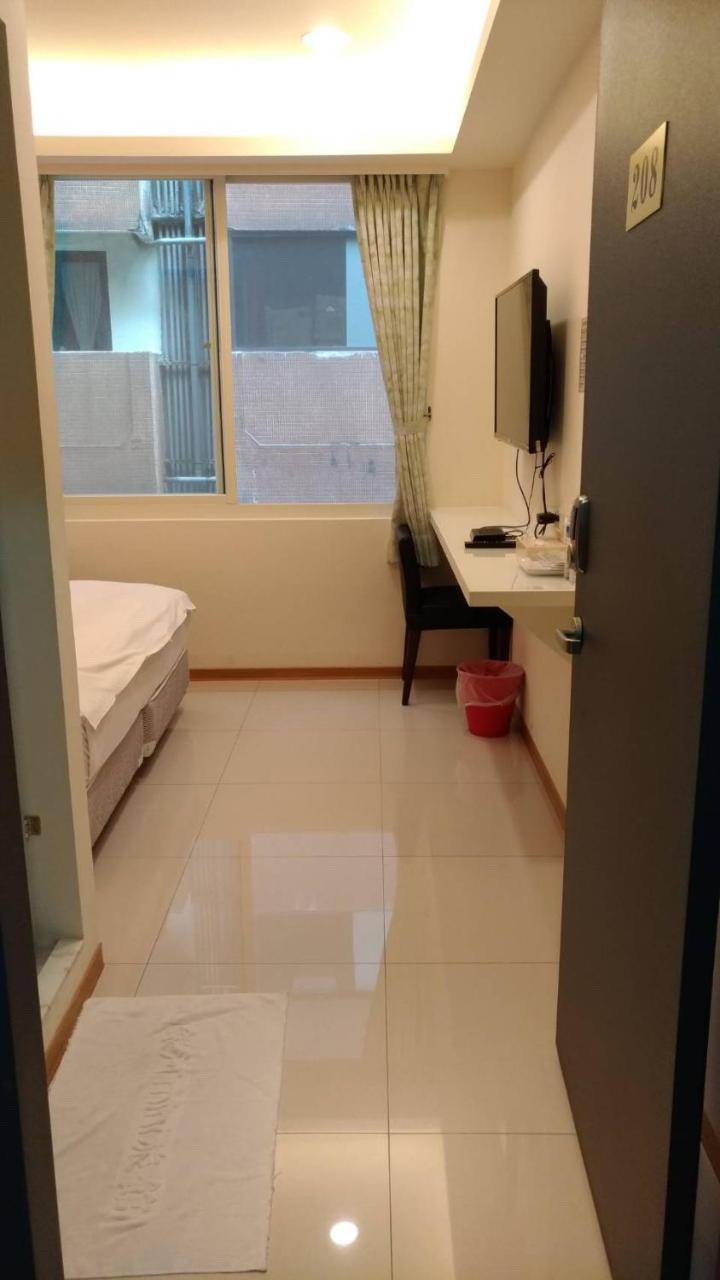 Galaxy Mini Inn Тайбэй Экстерьер фото