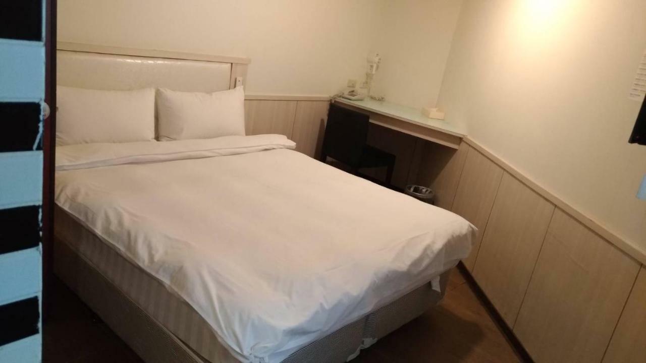 Galaxy Mini Inn Тайбэй Экстерьер фото